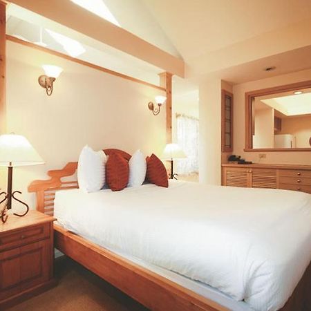 Spinnakers Gastro Brewpub & Guesthouses 빅토리아 외부 사진